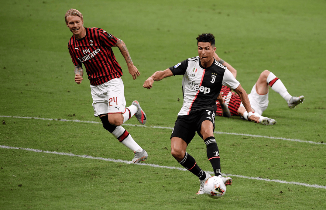 开云体育-尤文图斯与AC米兰将展开激烈争夺，赛前气氛紧张的简单介绍