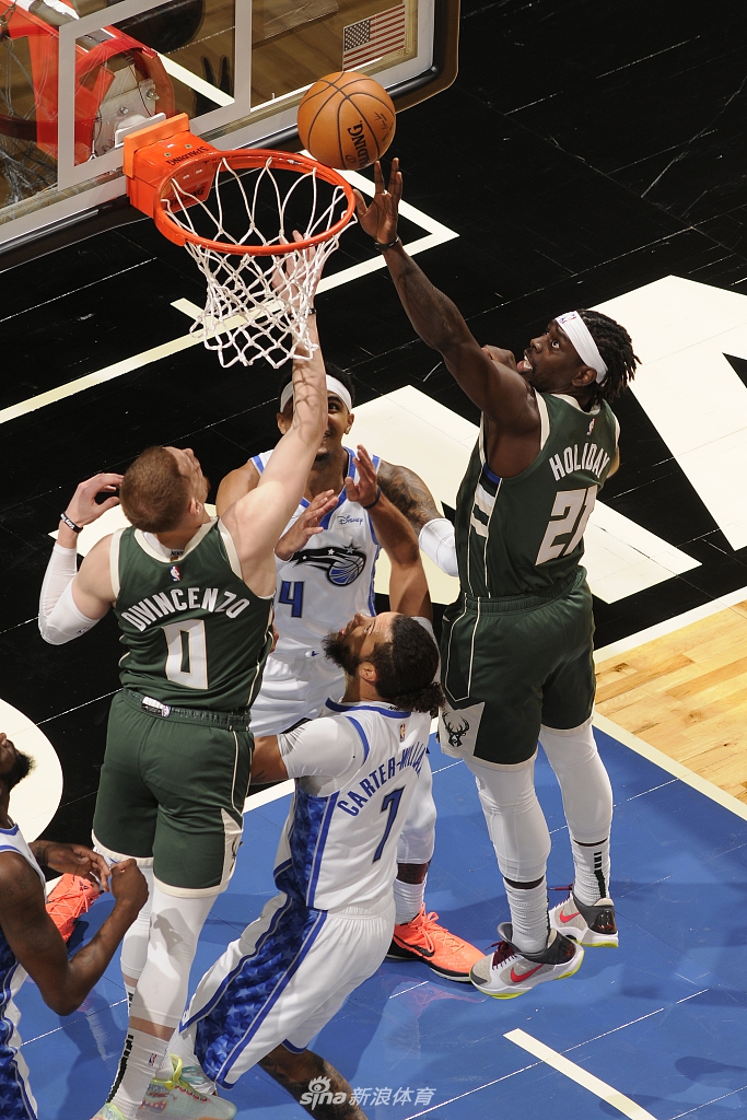 开云体育官网-包含雄鹿B队翻盘魔术，布拉德利三分雨点燃全场的词条