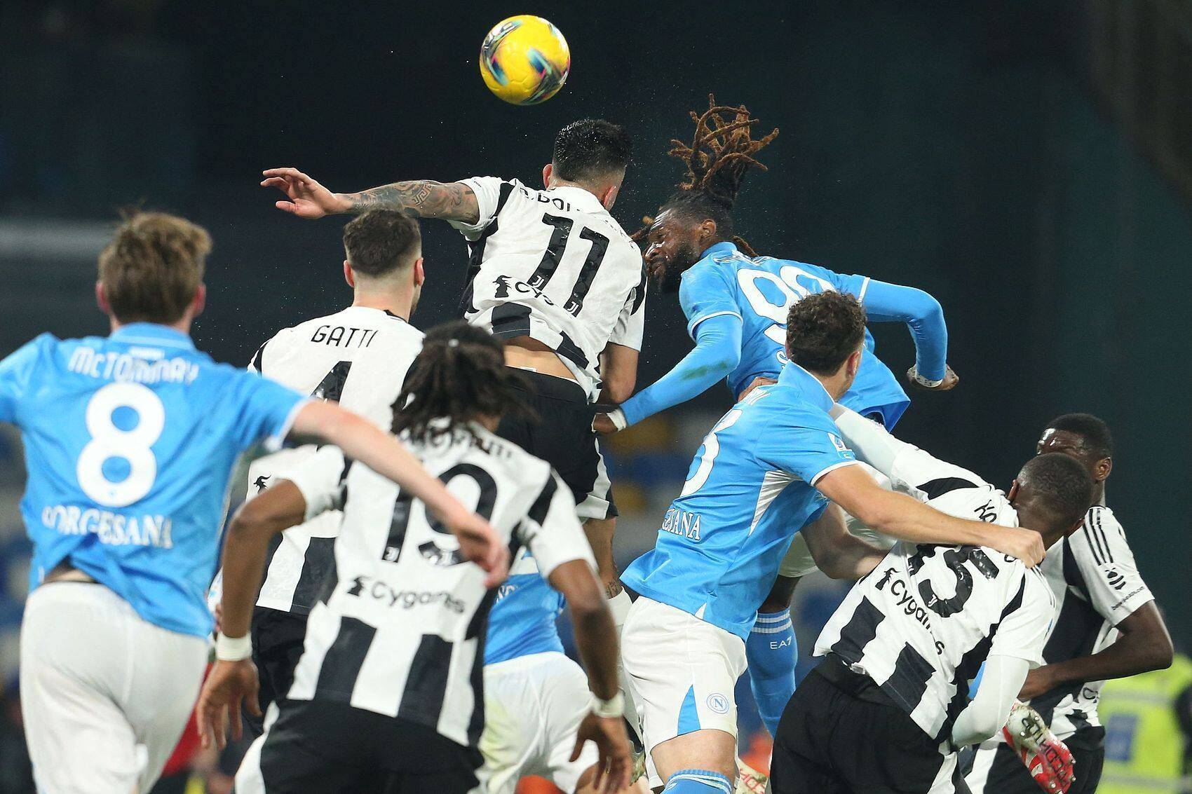 尤文图斯小胜那不勒斯,意甲榜首位置更加稳固 尤文图斯小胜那不勒斯,意甲榜首位置更加稳固