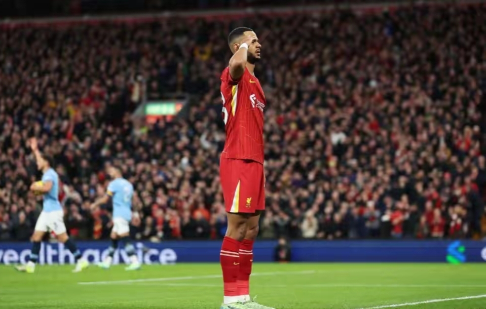 曼城主场惨败，英超争冠竞争激烈