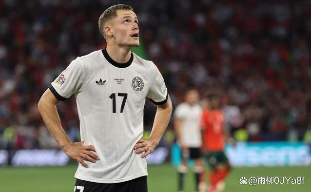 顶尖球星在赛场上大放异彩，轮番展现实力的简单介绍