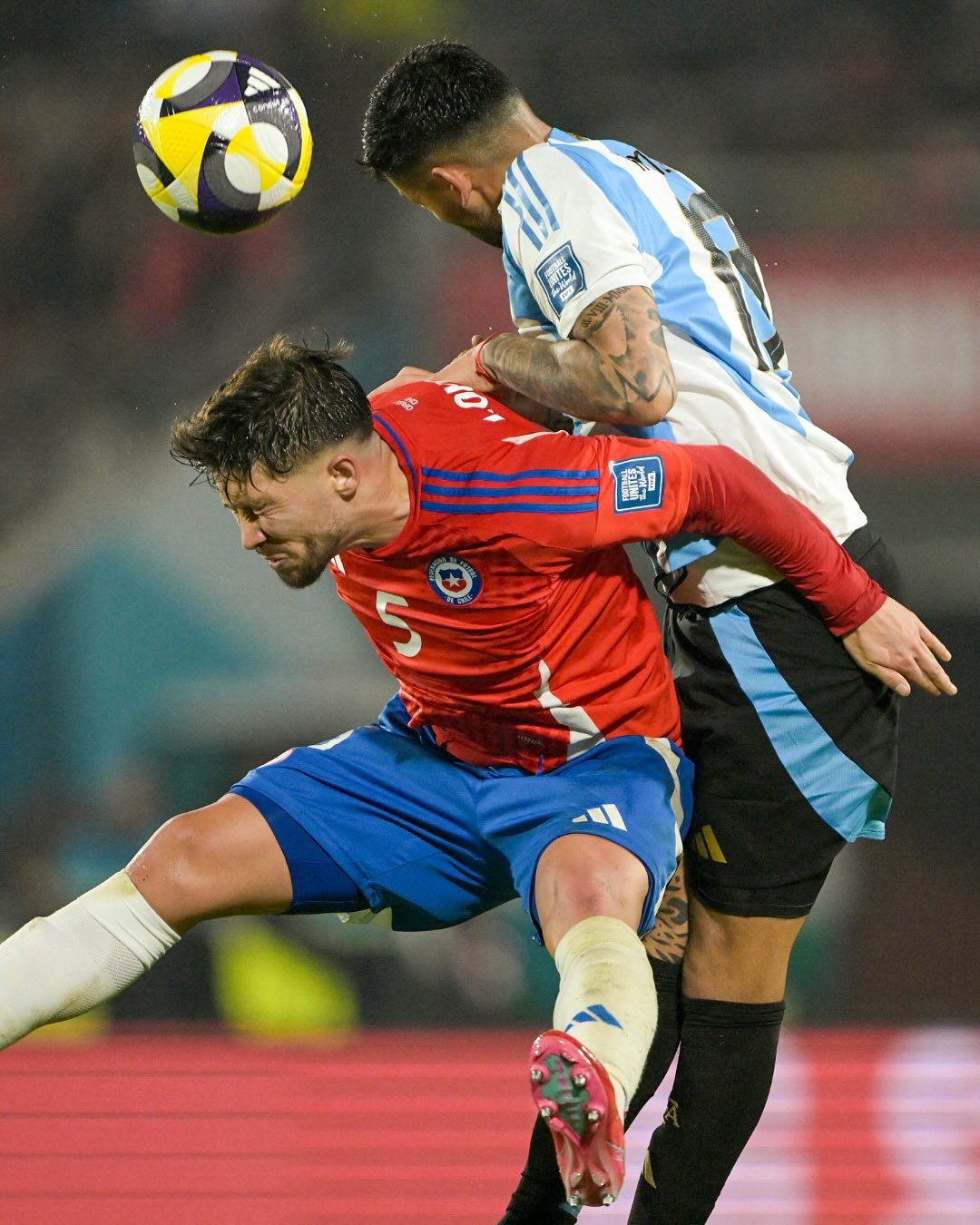 乌拉圭中场新星苏亚雷斯以一记任意球绝杀,领队胜利的简单介绍 乌拉圭中场新星苏亚雷斯以一记任意球绝杀,领队胜利的简单介绍