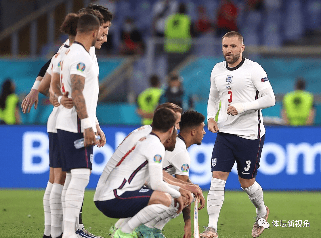 开云足球直播-豪门对阵双方拼尽全力锋芒毕露