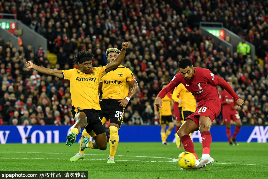 包含英格兰羽毛球队鏖战丹麦羽毛球队，辛杜高光表现的词条