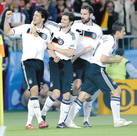 印尼队鏖战德国队，黄鸭组合点燃赛场