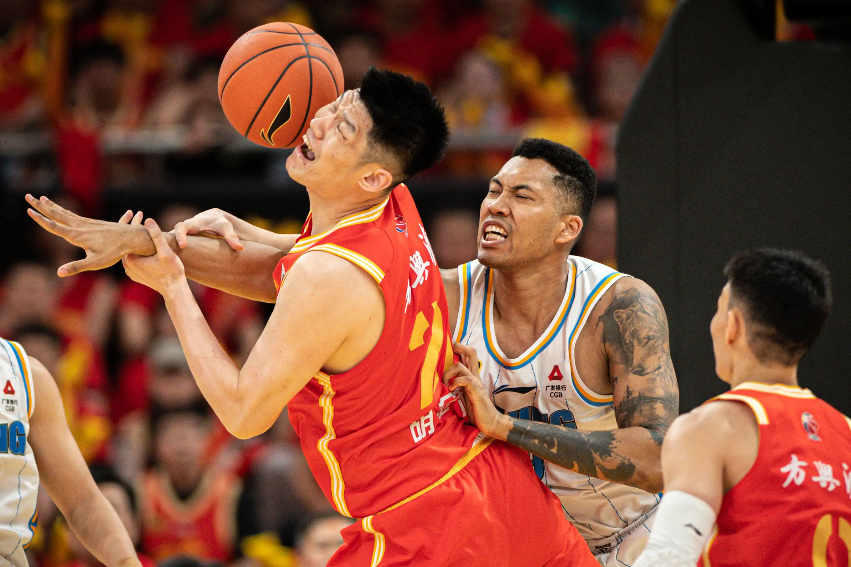 国王逆转深圳队，周琦点燃赛场