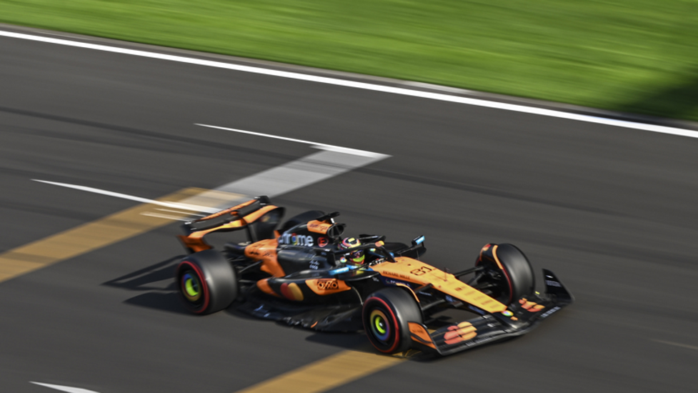 包含迈凯伦险胜红牛二队，皮亚斯特里惊艳四座的词条