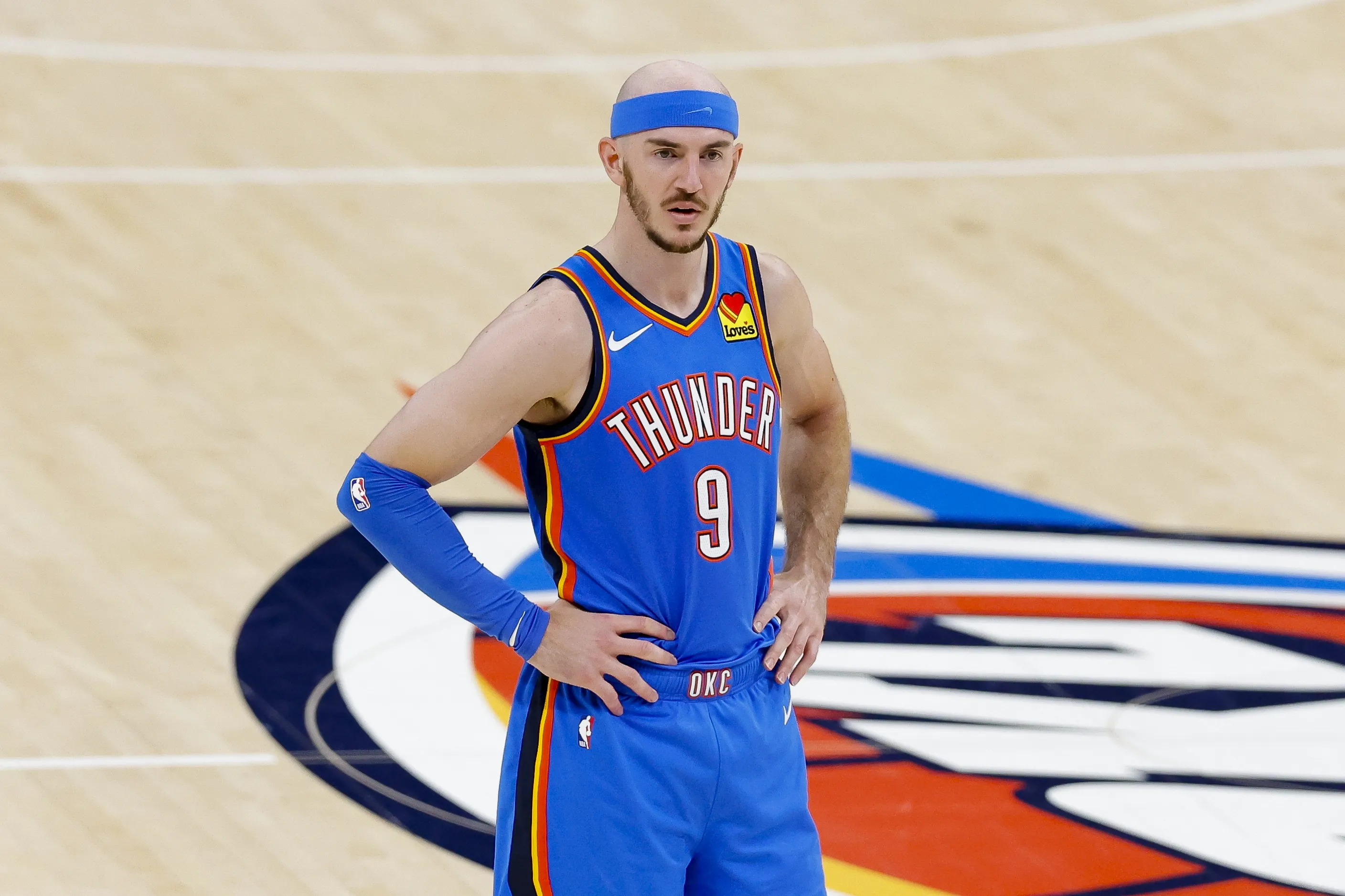 雷霆险胜鹈鹕，米切尔高光表现