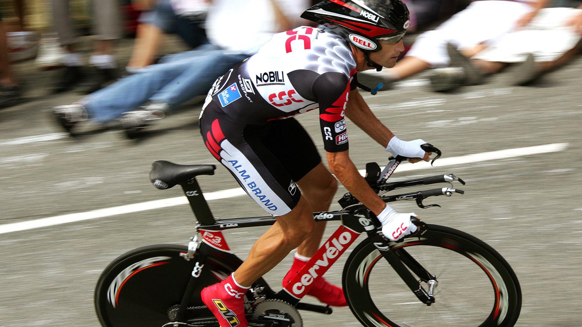 格鲁吉亚之刃劈开太极虎，克瓦拉茨赫利亚一肩扛起加拿大，书写北美足球新章